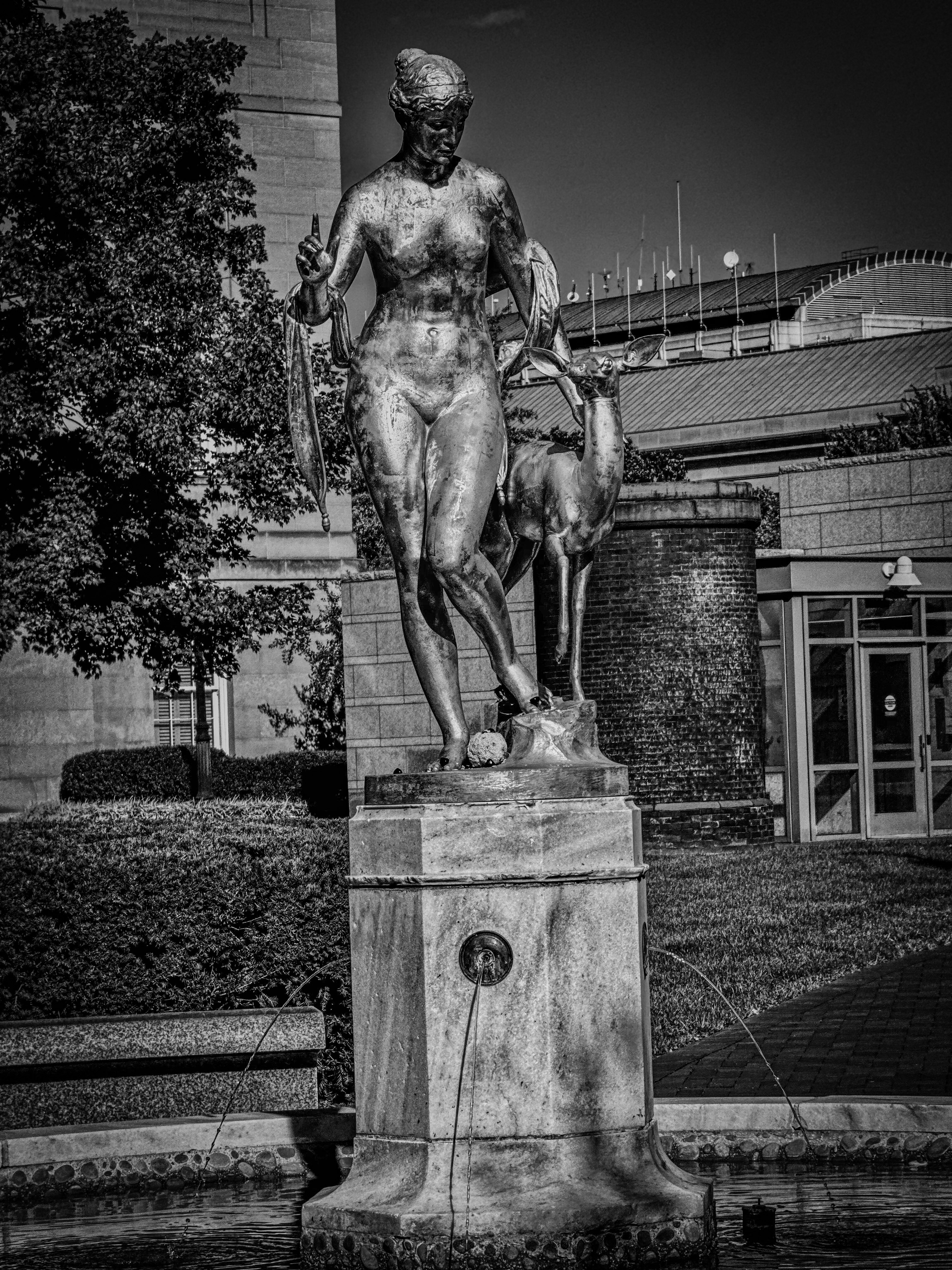 21-GOLDEN_STATUE.JPEG