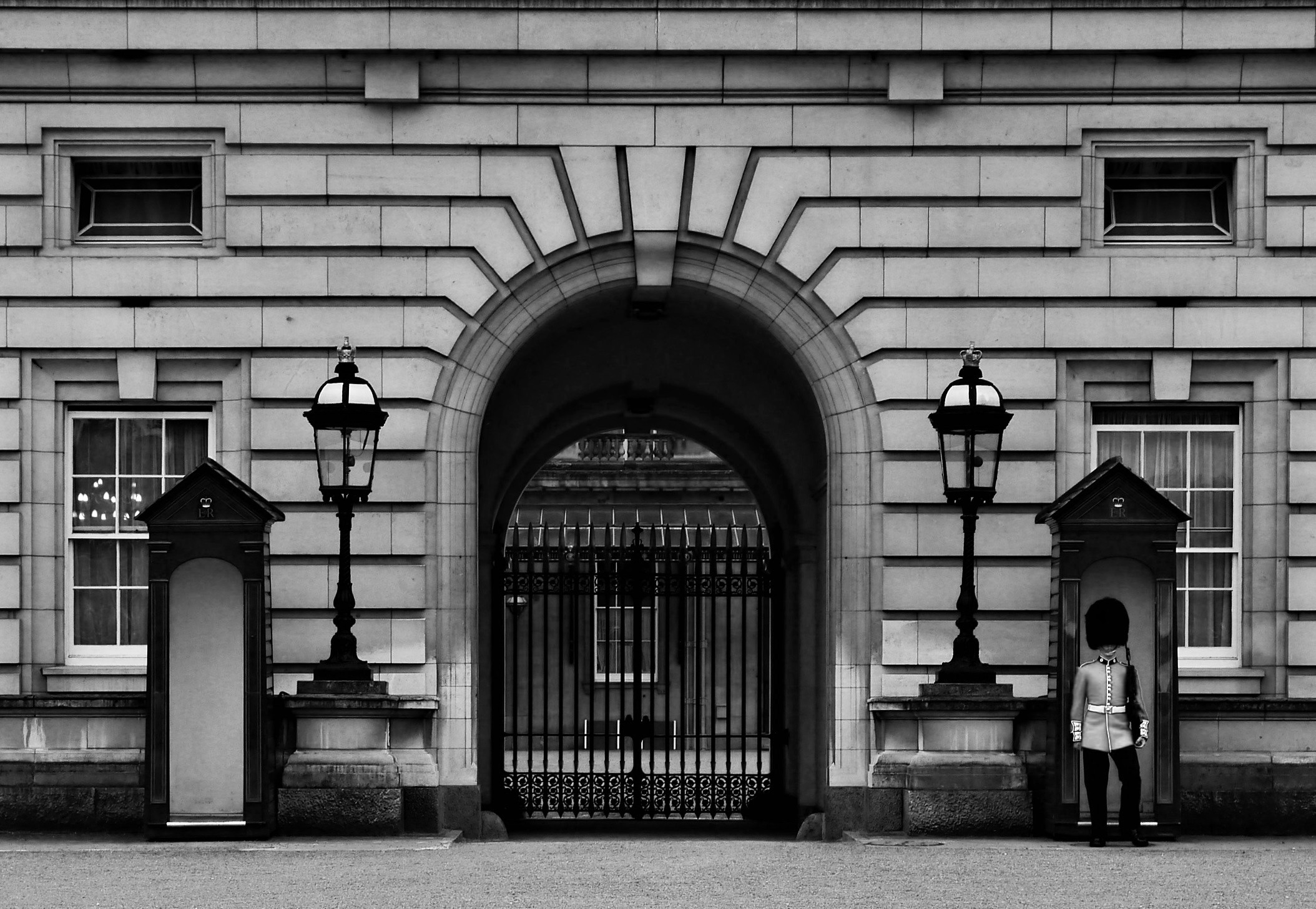 PALACE_BW.JPG
